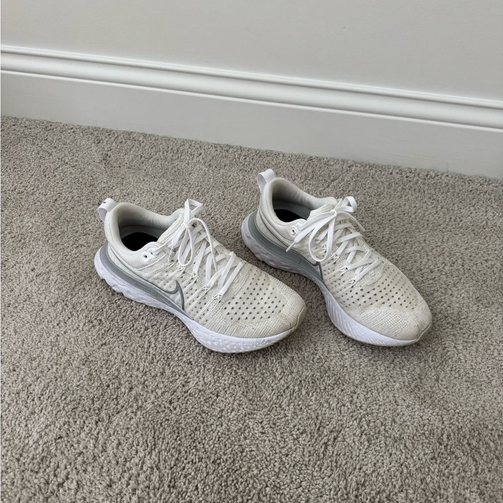 Nike women’s White Sneakers